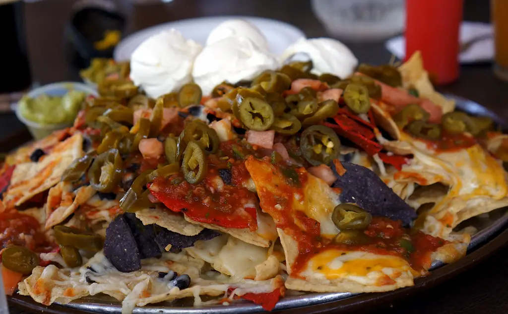 Nachos bò băm, jalapeño