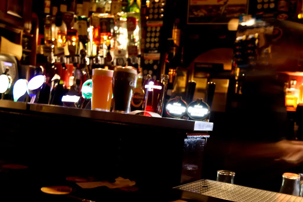 Dãy vòi bia tại quầy taproom