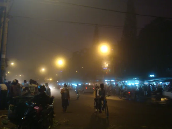 Chợ đêm Đà Lạt trong sương đêm
