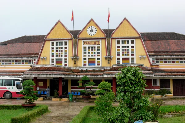 Nhà ga Đà Lạt với ba mái nhọn