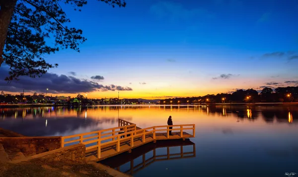 Hoàng hôn trên hồ Xuân Hương