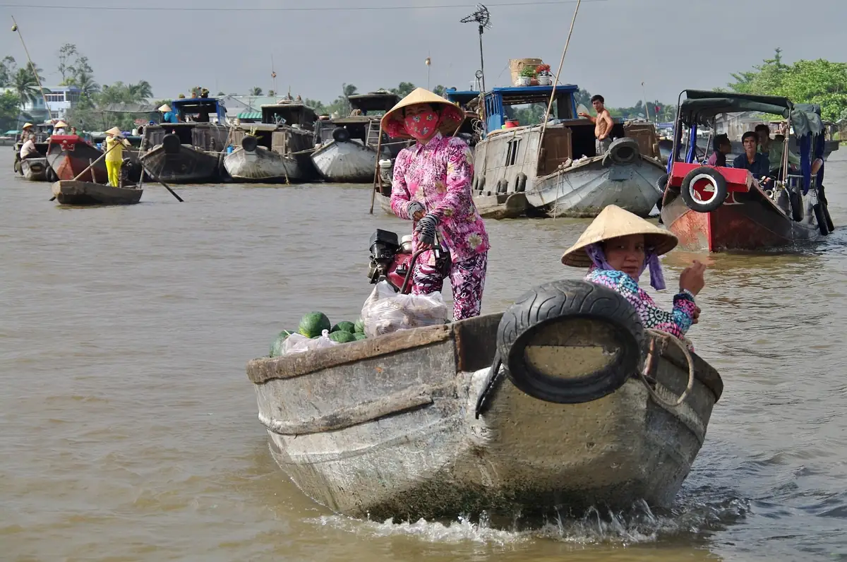 Chợ nổi Cái Răng lúc 6 giờ sáng · 7/2025