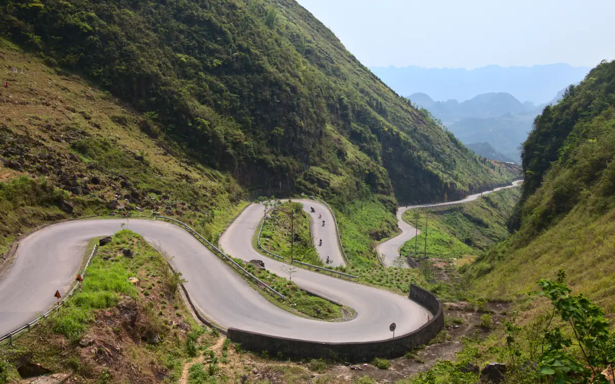 Cung đường đèo uốn lượn ở Hà Giang