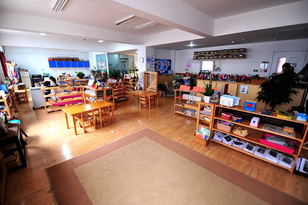 Lớp học Montessori sáng sủa