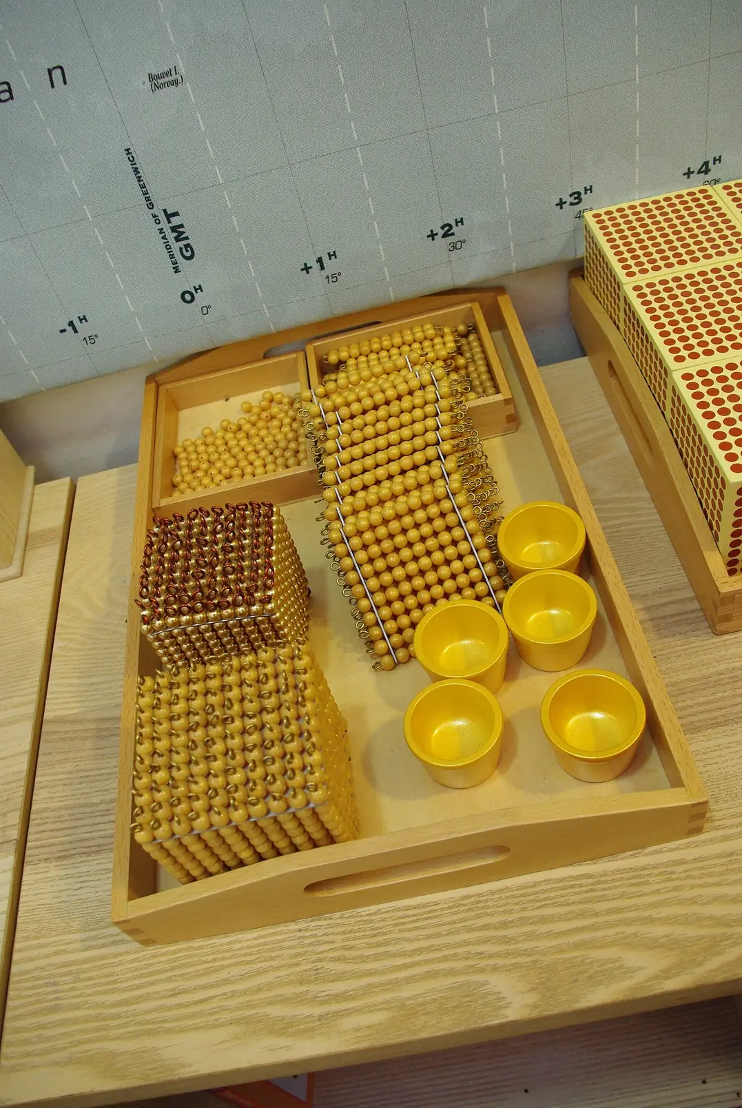 Giáo cụ Montessori khu toán