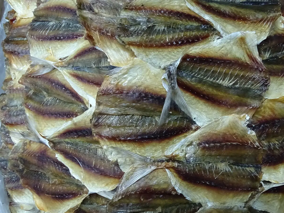 Khô cá bày bán ở chợ
