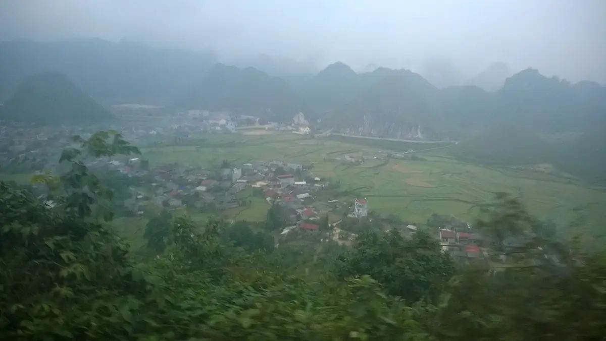 Núi đồi Hà Giang trong sương