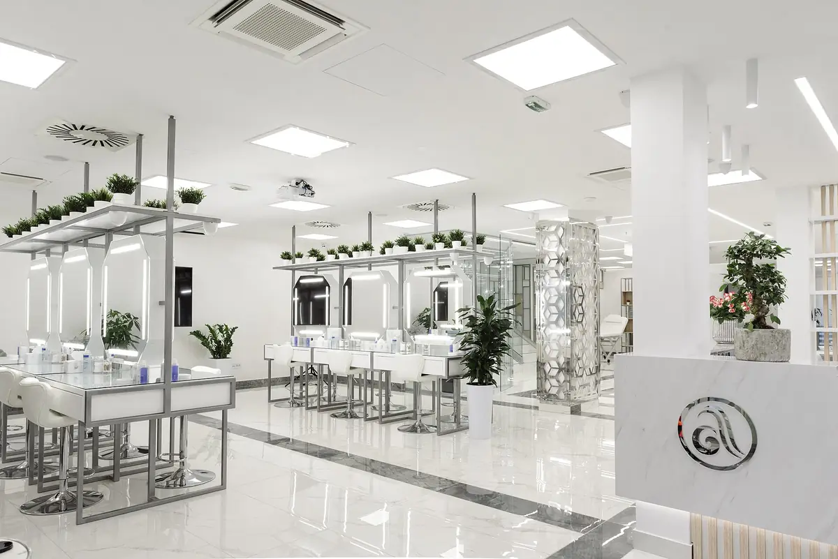4 cửa hàng, 120.000 khách