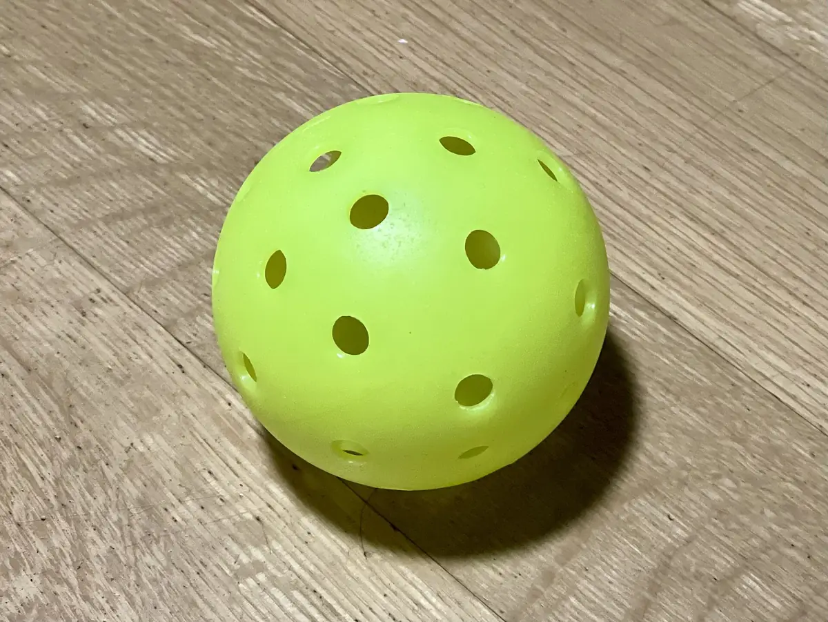 Bóng pickleball vàng chanh