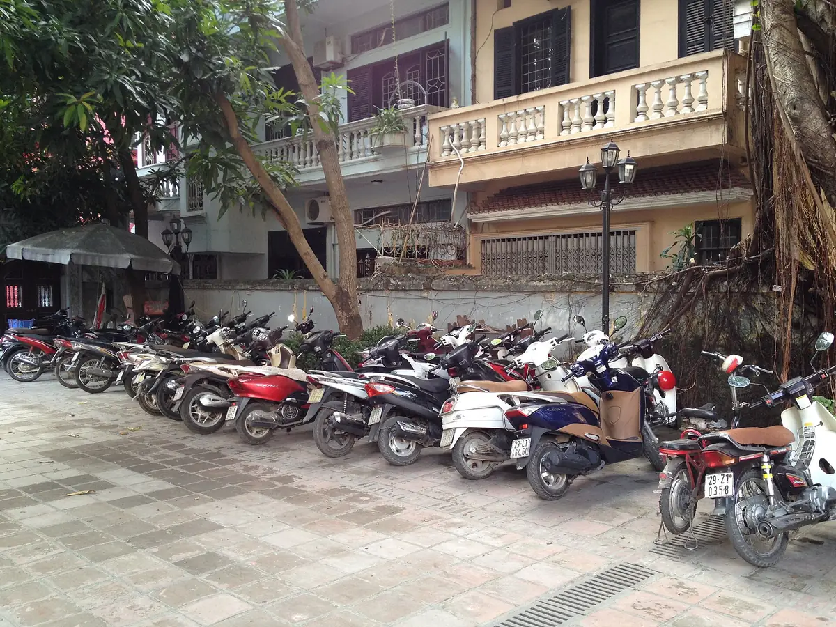 Bãi xe máy (ảnh minh hoạ)