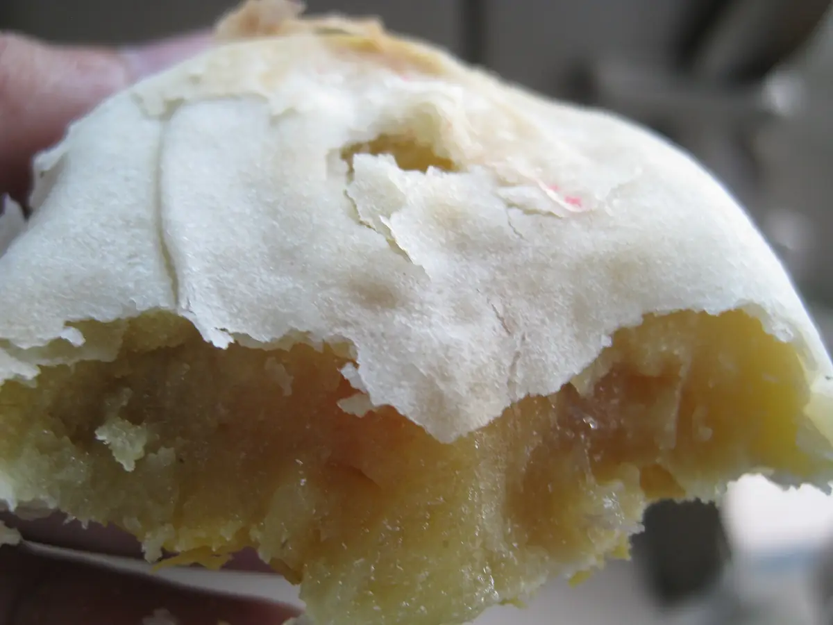 Bánh pía sầu riêng trứng muối