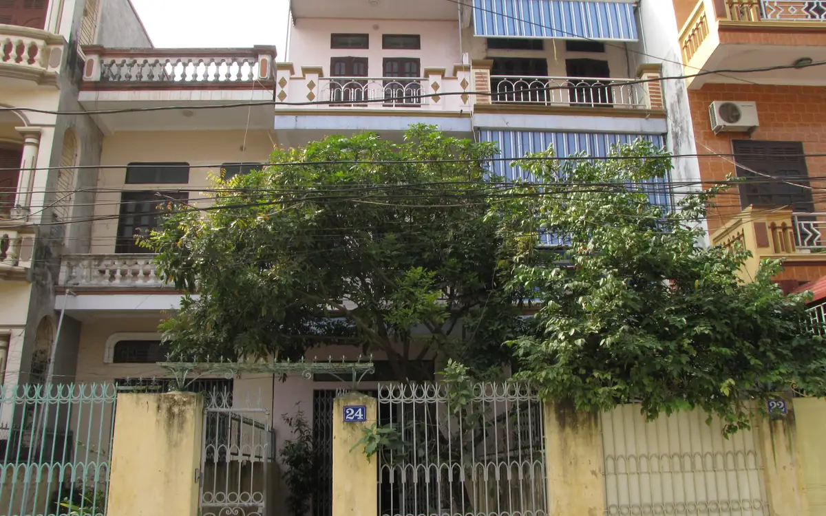 Dãy nhà ống mặt phố (ảnh minh hoạ khu vực, không phải ảnh chi nhánh)