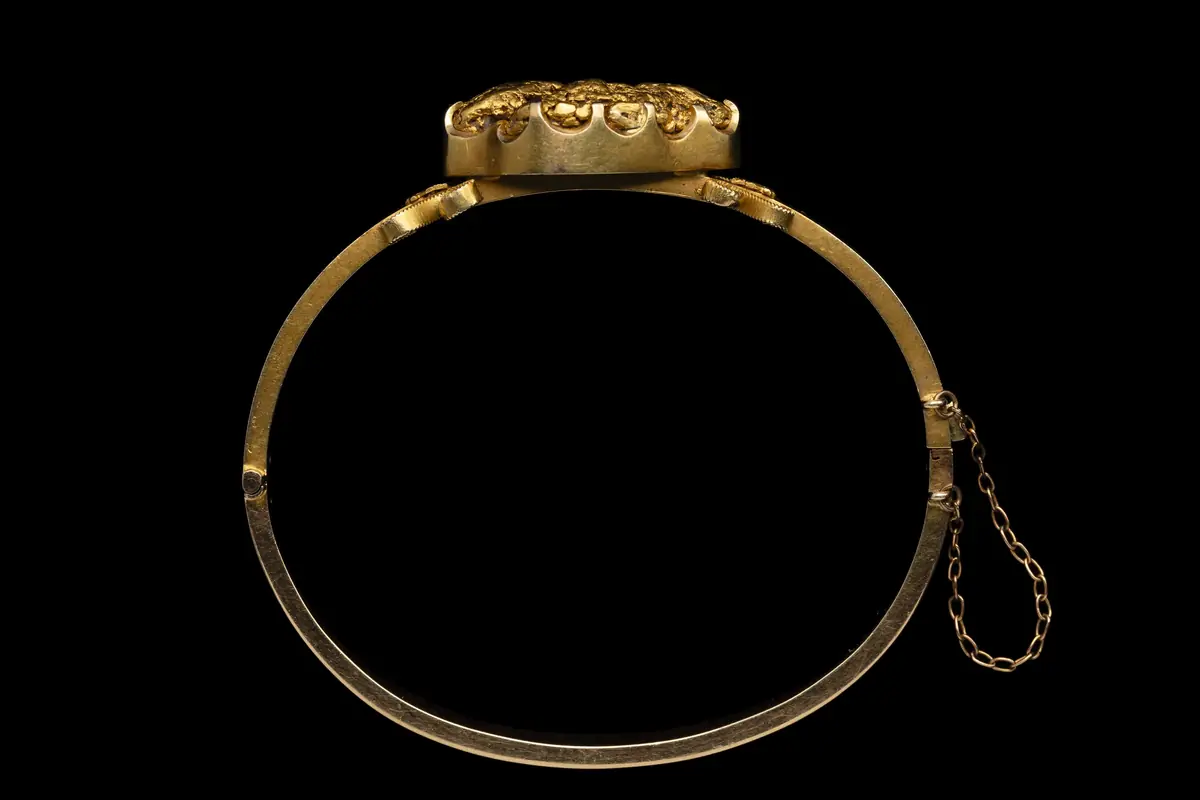 Vàng 18K hay 24K cho nhẫn cưới?