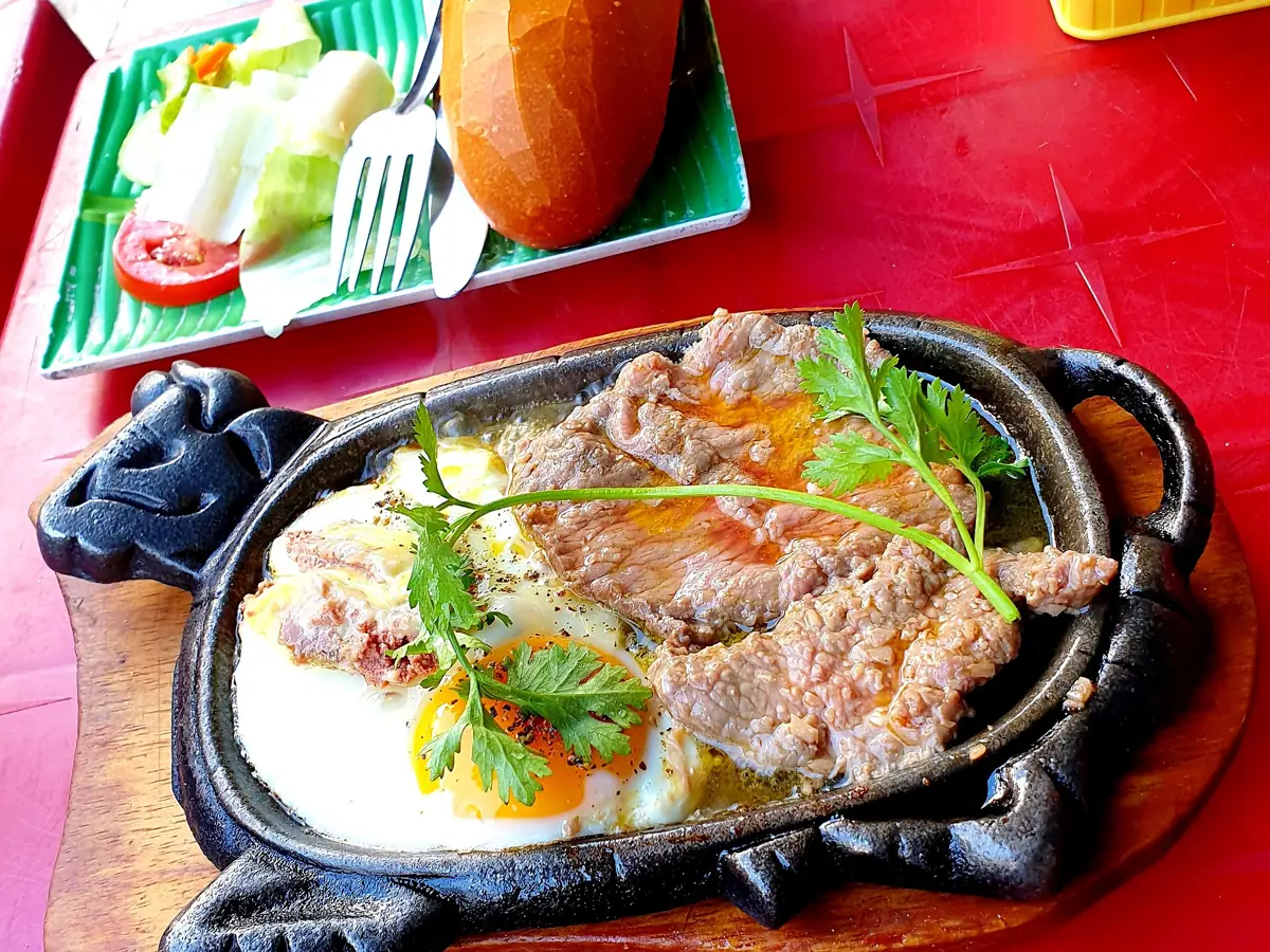 Bò né