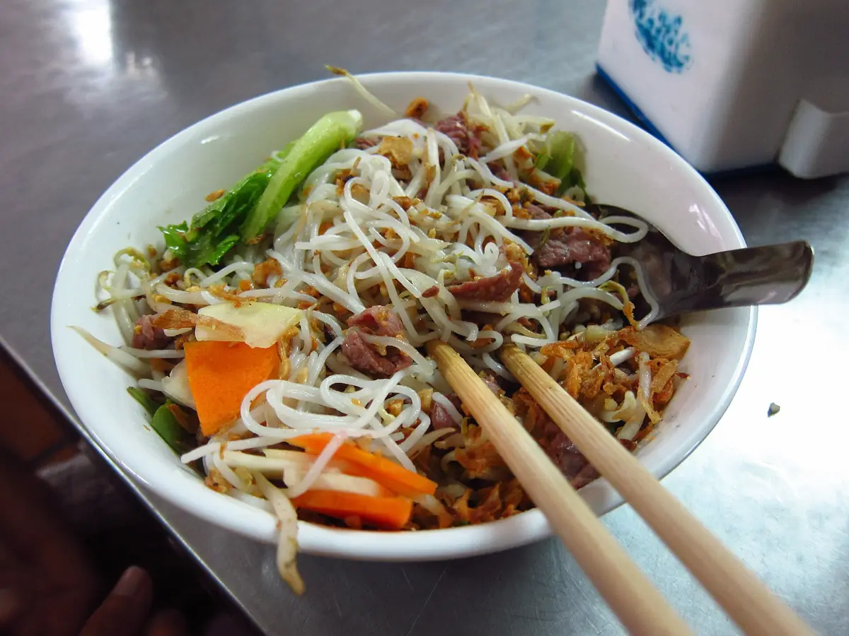 Bún bò Nam Bộ