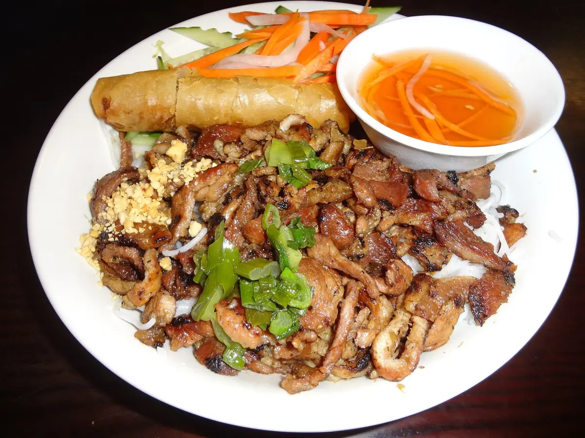 Bún thịt nướng