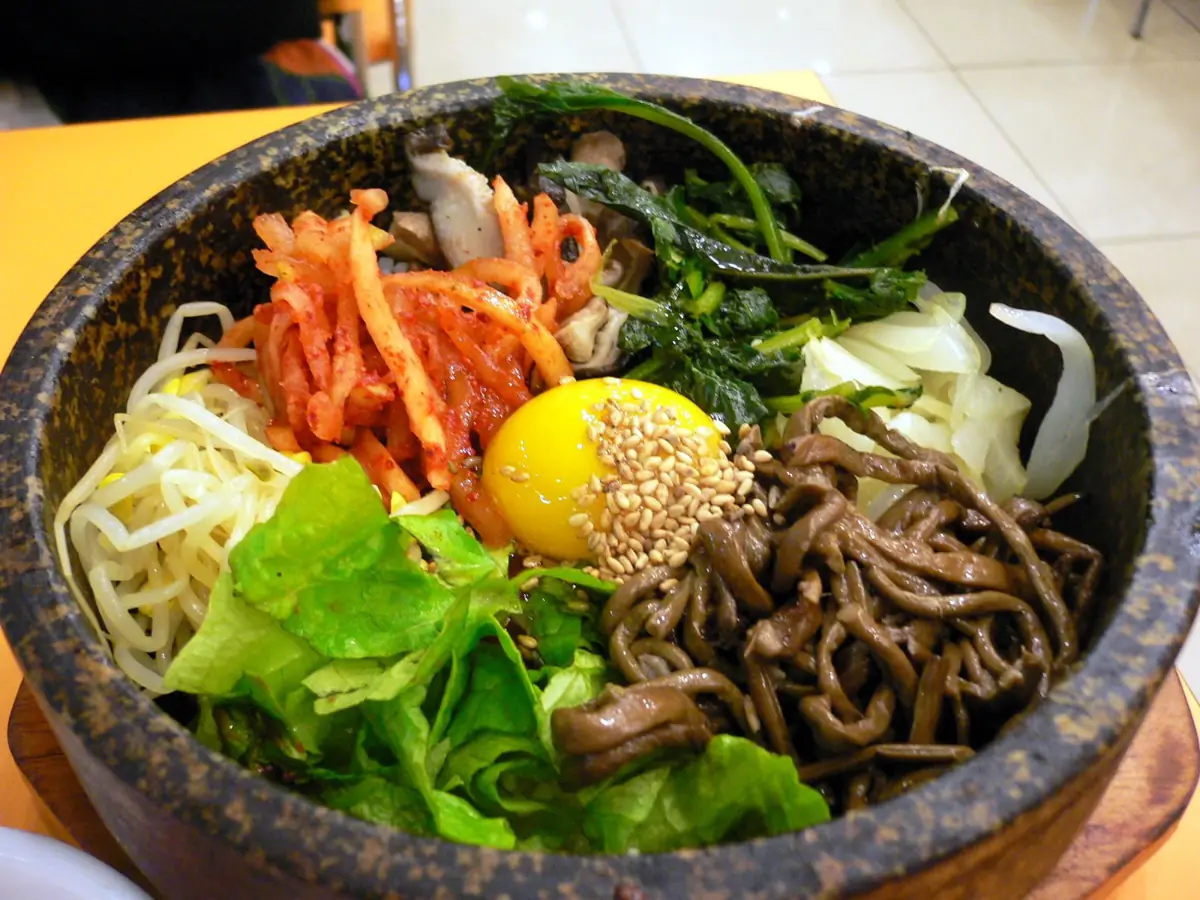 Cơm trộn Hàn (bibimbap)