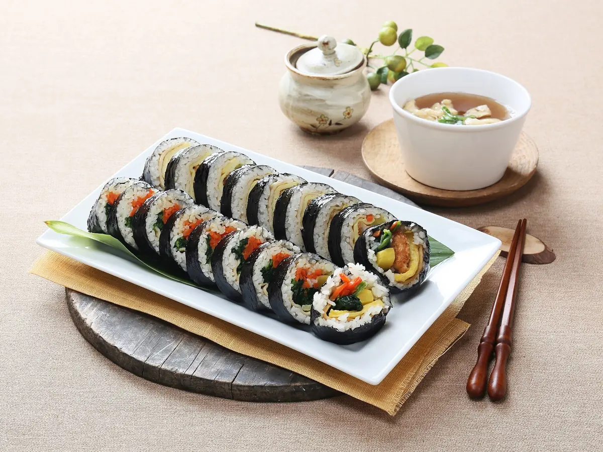 Kimbap & tokbokki
