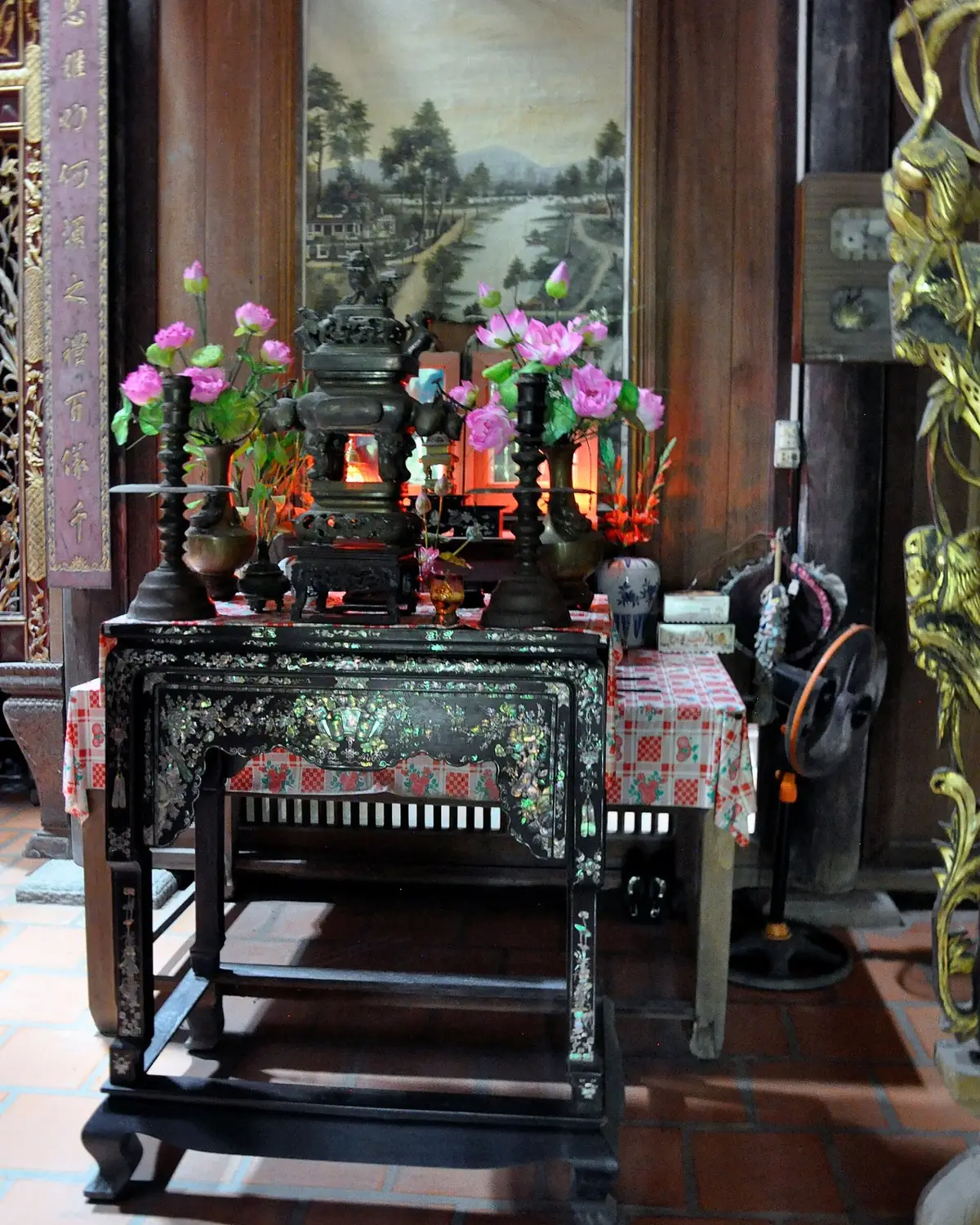 Bàn thờ gia tiên ngày Tết